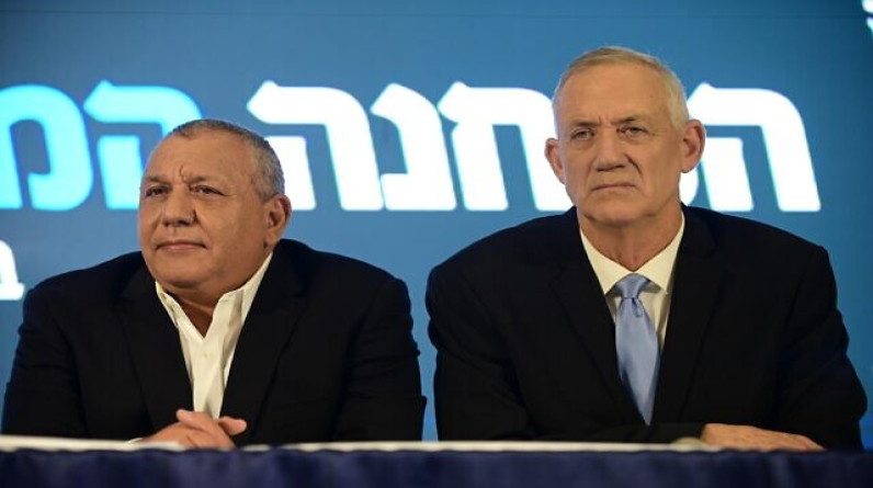 تقارير إسرائيلية: حكومة نتنياهو باتت أقرب للانهيار.. وكلمة السر غانتس وآيزنكوت